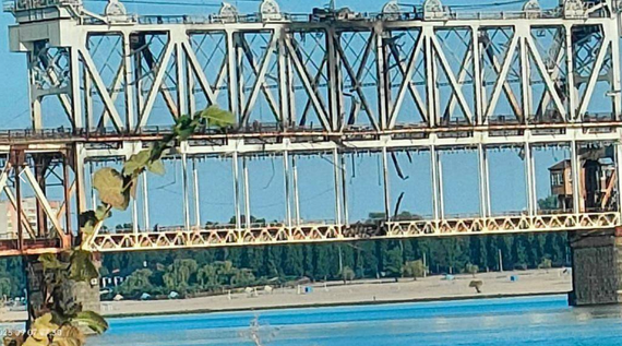 У Кременчуці відновили автомобільний рух пошкодженим мостом через Дніпро 